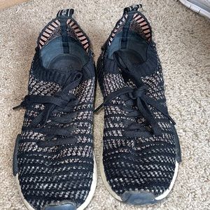Adidas black NMD‘s with pink size 8